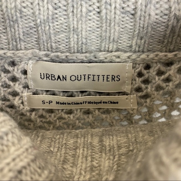 Urban Outfitters Turtleneck Knit Sweater Size S - Picture 2 of 6